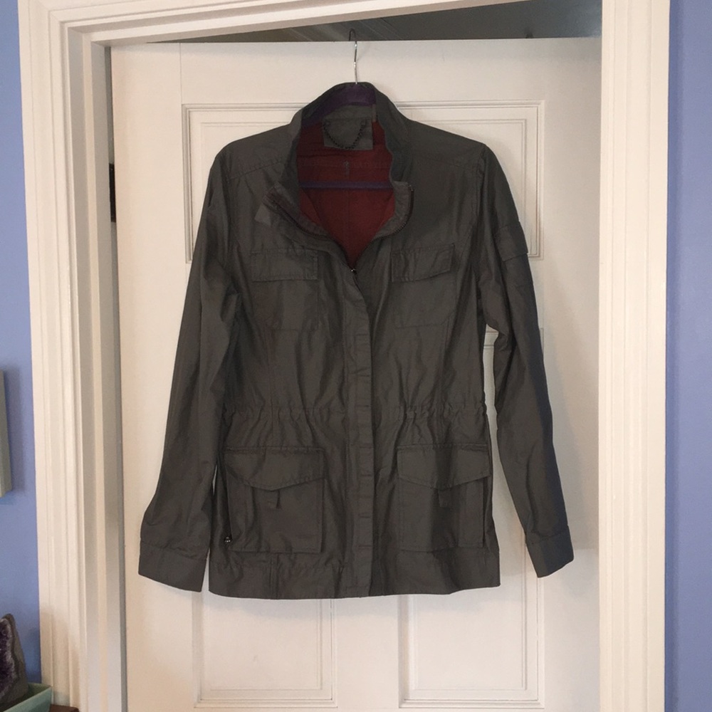 Short rain jacket